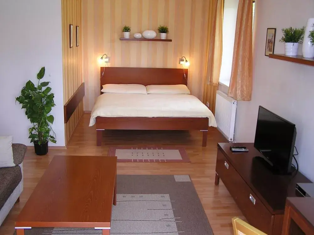 Photo 2 of Gonda Apartments